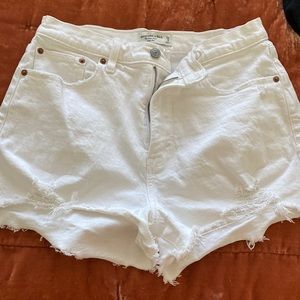 Abercrombie White Mom Short